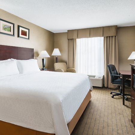 Holiday Inn Express Boston Brockton By Ihg Екстер'єр фото