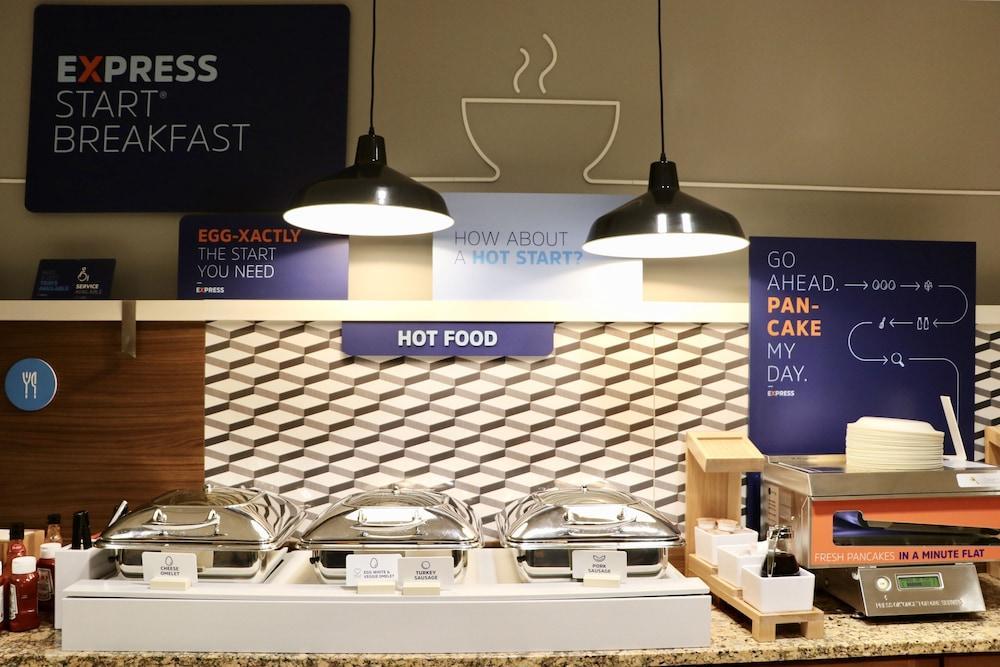 Holiday Inn Express Boston Brockton By Ihg Екстер'єр фото