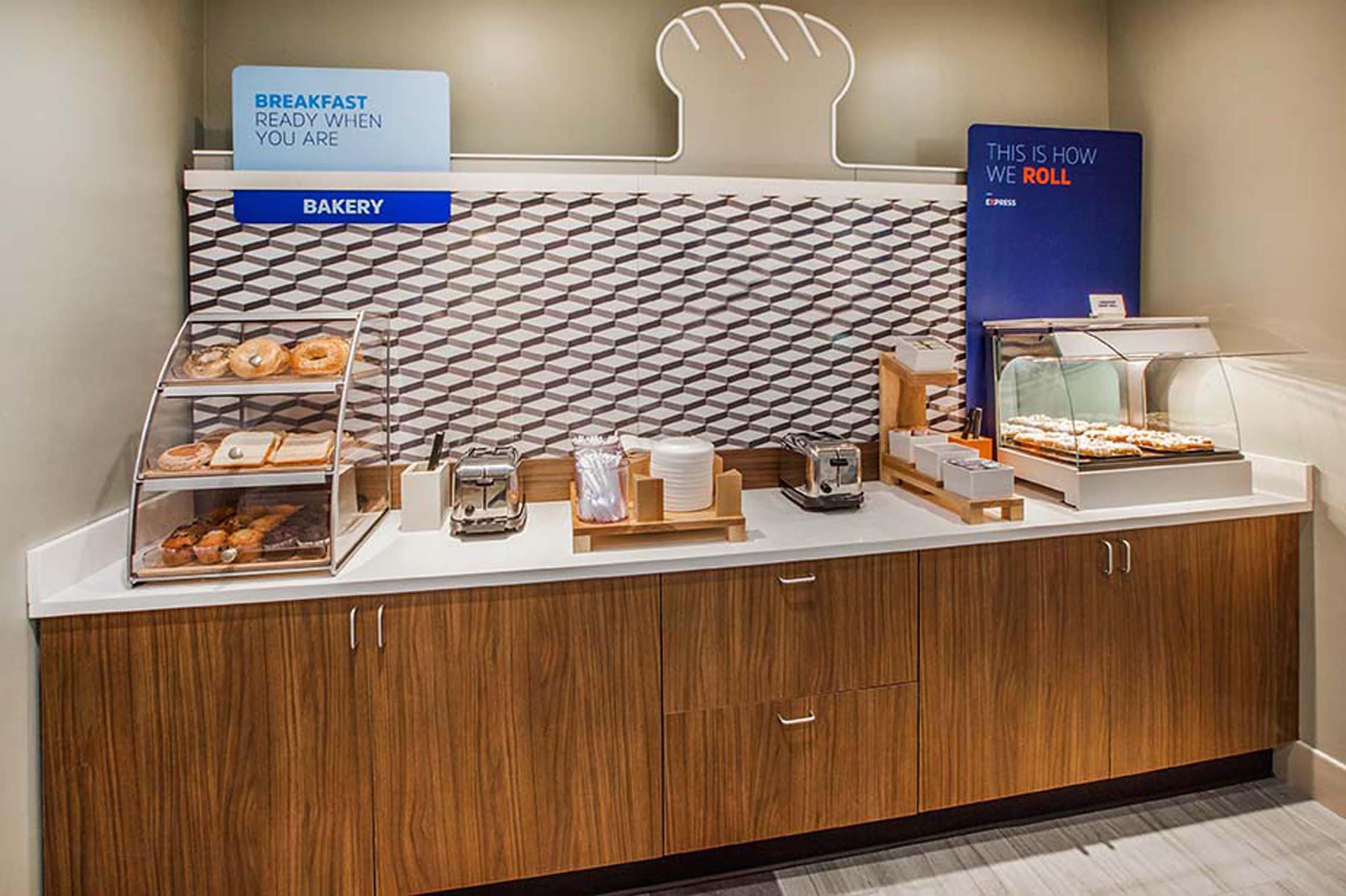 Holiday Inn Express Boston Brockton By Ihg Екстер'єр фото