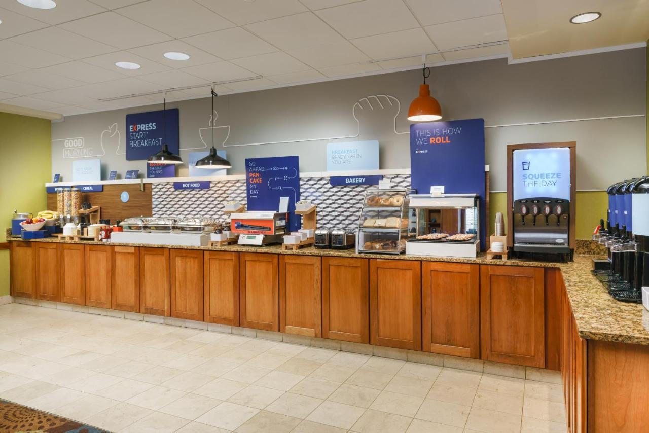 Holiday Inn Express Boston Brockton By Ihg Екстер'єр фото